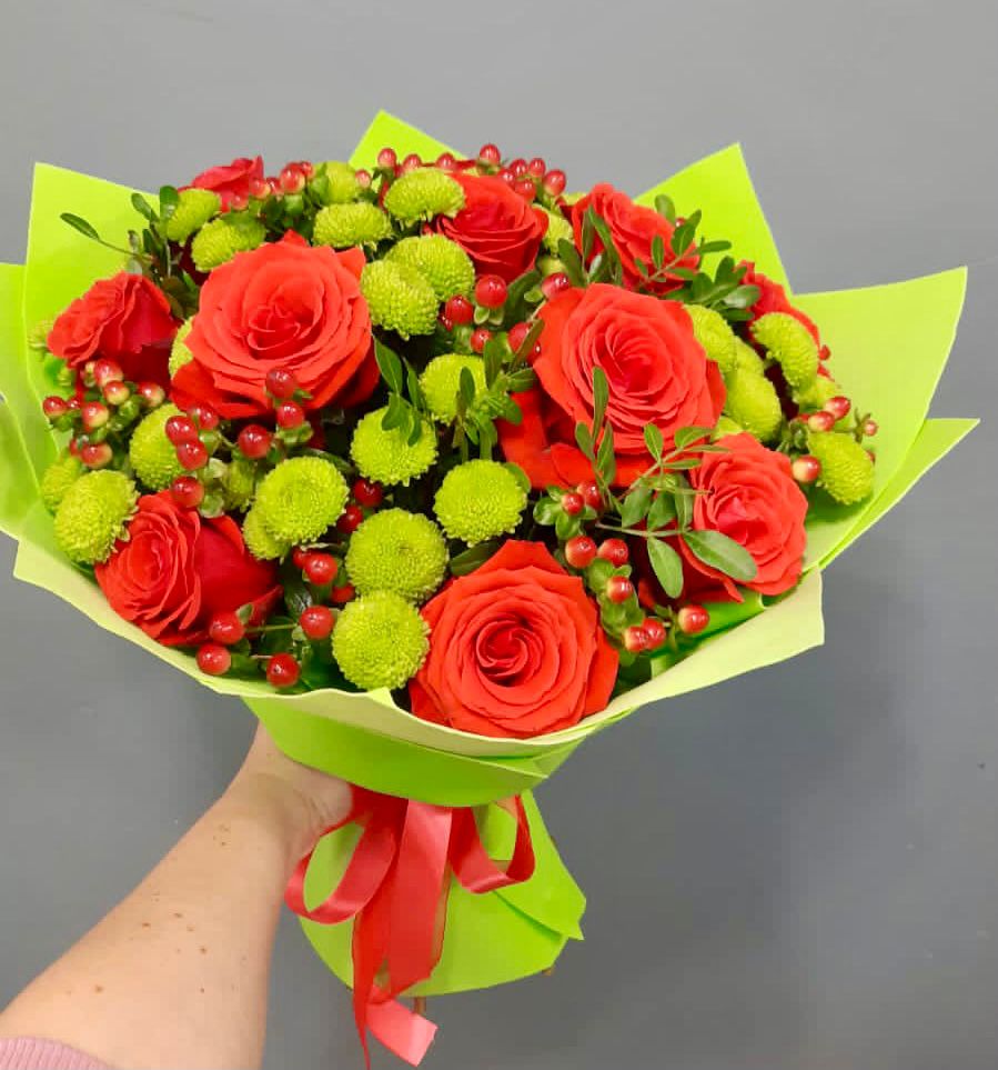 Букет цветов из: Хризантемы и Розы в Дзержинском