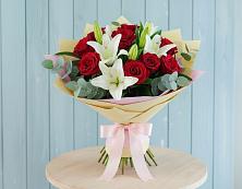 Букет цветов из:  Лилии и Розы в Дзержинском