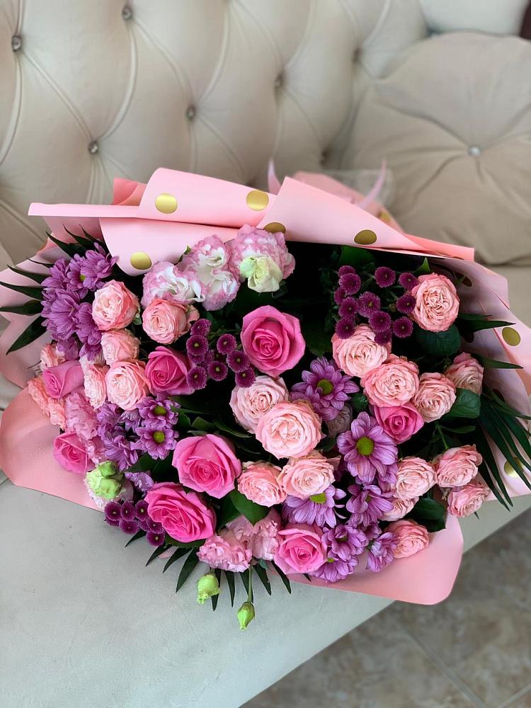 Букет цветов из: Хризантемы, Розы и Лизиантусы в Дзержинском