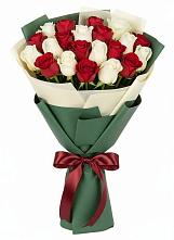 Букет Микс из красных и белых роз в Дзержинском