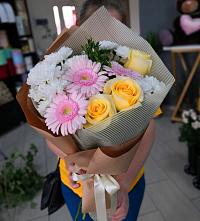 Букет цветов из:  Герберы, Розы и Хризантемы в Дзержинском