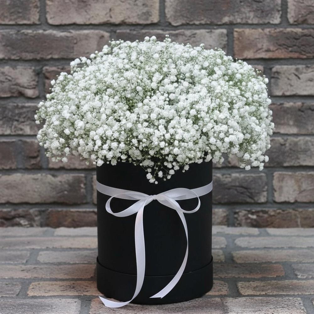 Цветочная композиция из Гипсофила в шляпной коробке в Дзержинском