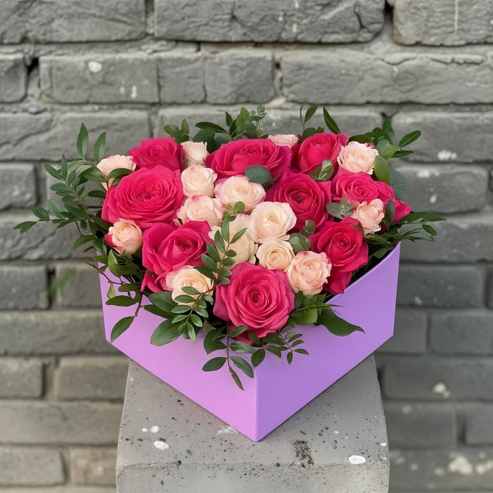 Цветочная композиция из Розы в коробке в Дзержинском