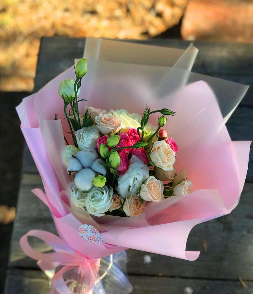 Букет цветов из: Розы и Лизиантусы в Дзержинском