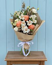 Букет цветов из:  Альстромерии, Лизиантусы, Розы и Хризантемы в Дзержинском