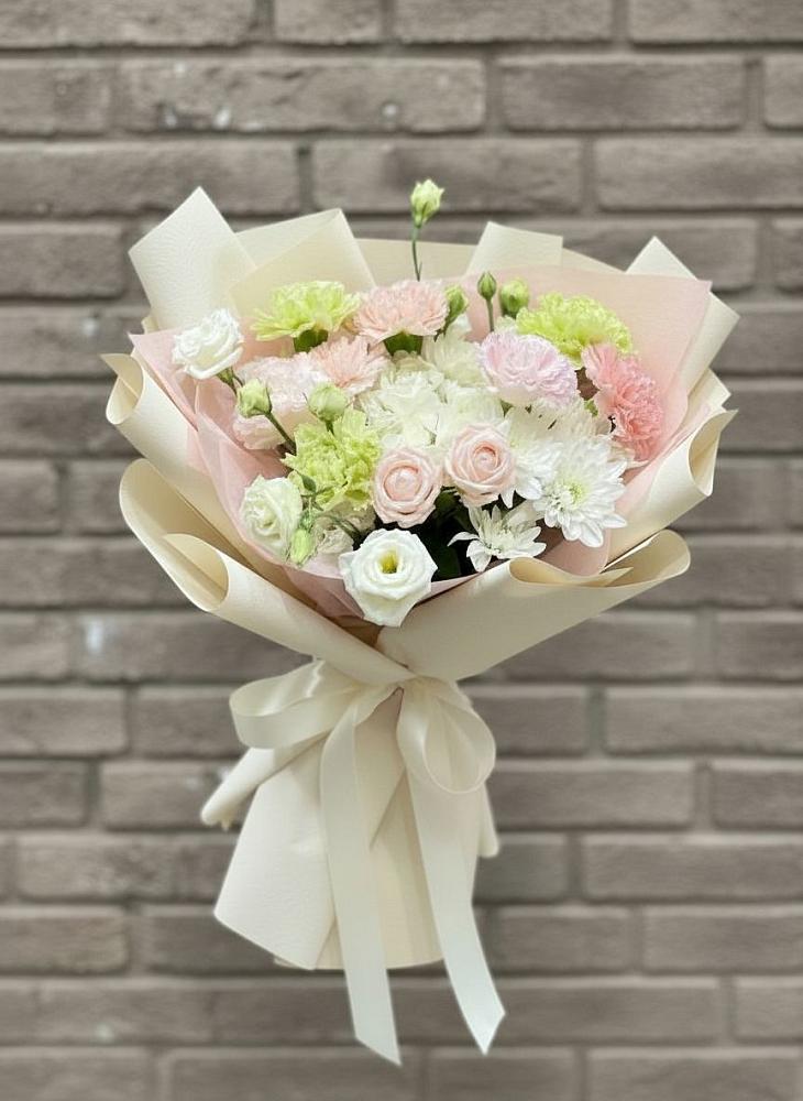 Букет цветов из: Гвоздики, Розы, Лизиантусы и Хризантемы в Дзержинском