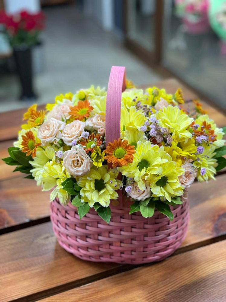 Цветочная композиция из Хризантемы и Розы в корзине в Дзержинском
