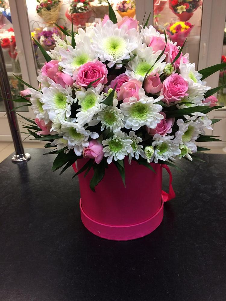 Цветочная композиция из Розы и Хризантемы в шляпной коробке в Дзержинском