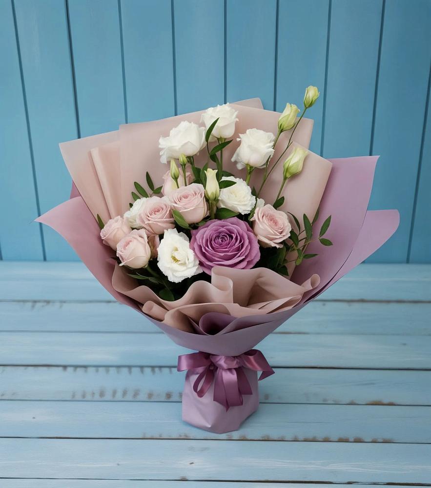 Букет цветов из: Розы и Лизиантусы в Дзержинском